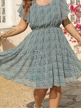 Boho Print Flutter Sleeve Dress in Green NWT